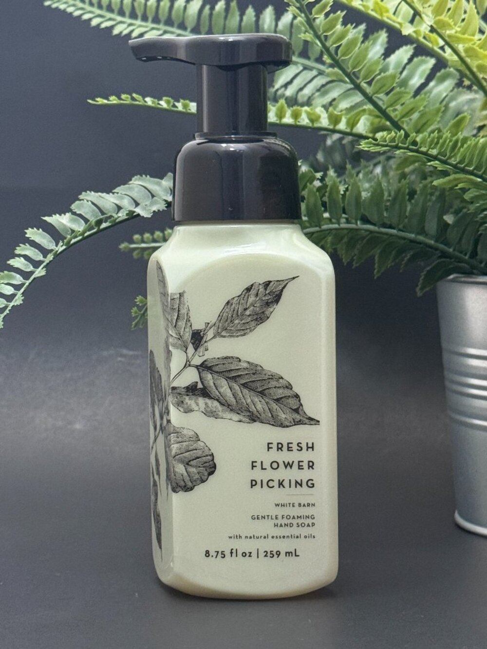 Bath & Body Works BBW White Barn Fresh Flower Picking Gentle Foaming Hand Soap